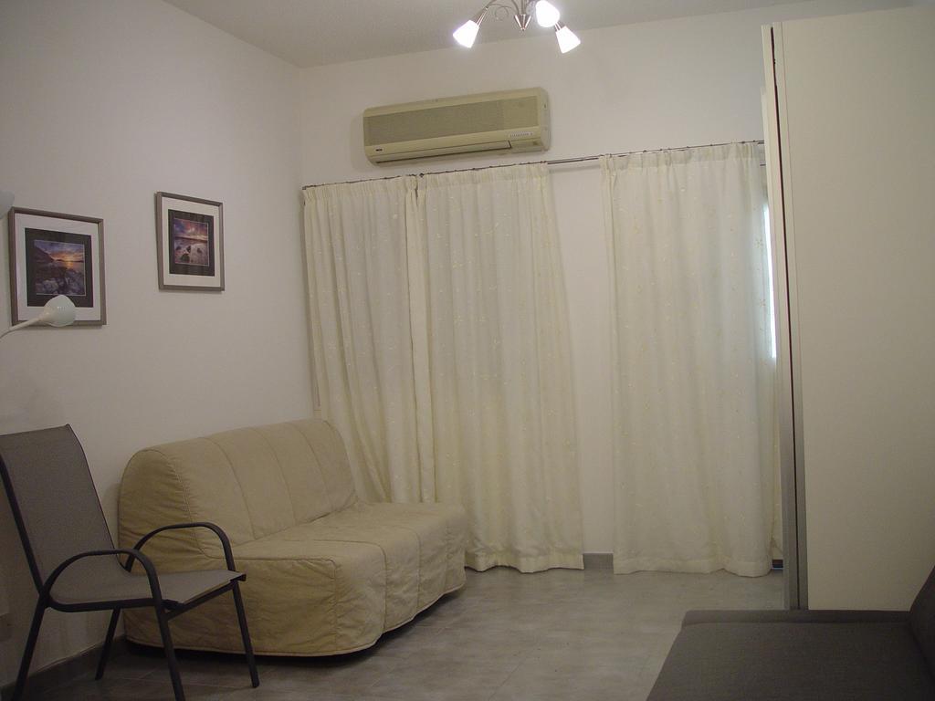 Paphos Studios Екстериор снимка